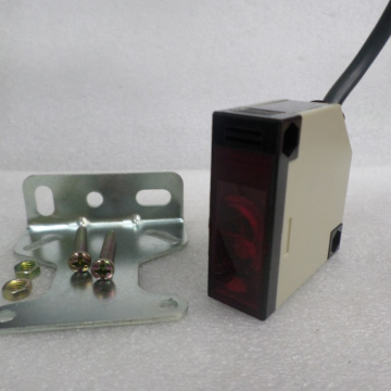 รหัส SMT00012 Photo Sensor  รุ่น E3JK-DS30M2 12-24vdc ระยะ 30cm.