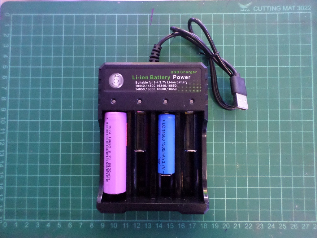 รหัส SAA066 เครื่องชาร์จถ่าน 4 ก้อน หัวเสียบ USB คลิกดูรายละเอียด>>