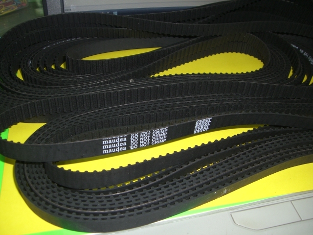 รหัส SGF011 NEW..สายพานหนัง ร่อง 5mm รุ่น MXL- 828T ความยาวรอบวง 2.10 เมตร คลิกดูรายละเอียด>>
