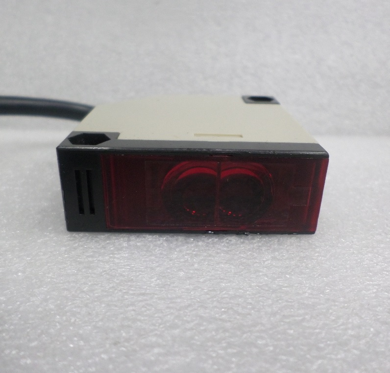 Photo Sensor ใช้แผ่นสะท้อน 4เมตร รุ่น E3JK-R4M1