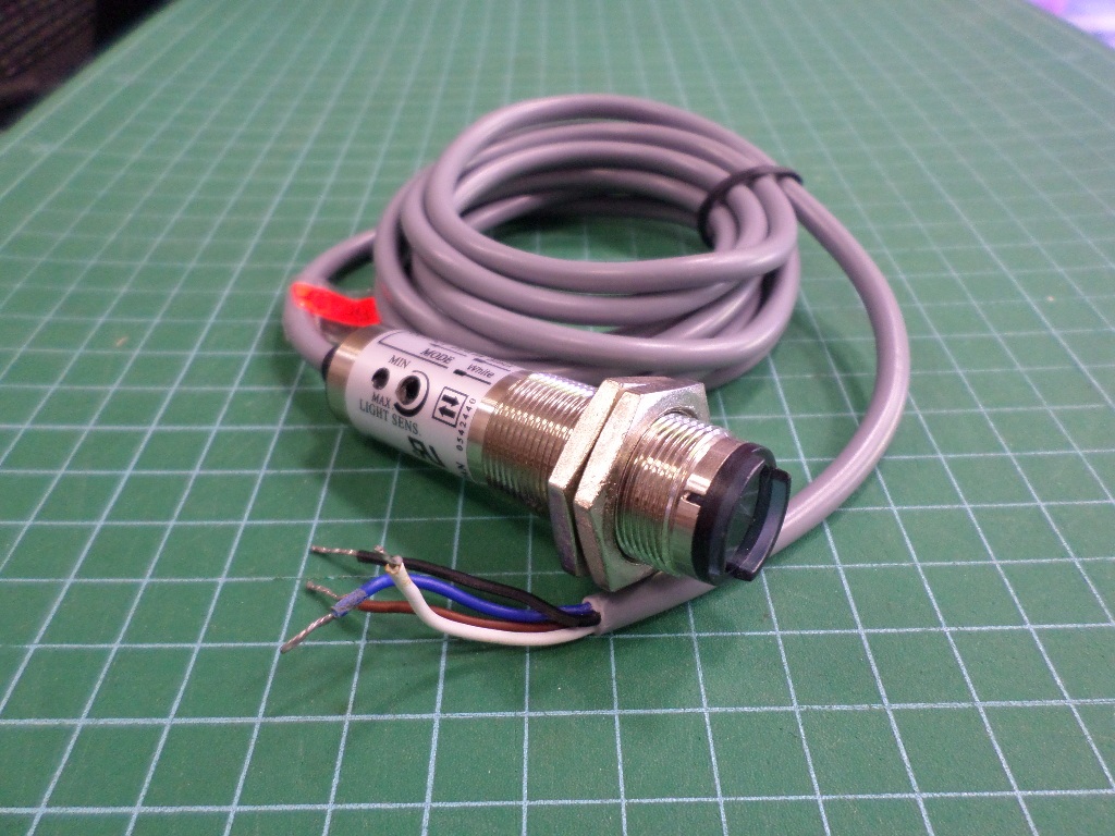 รหัส SSA005 Photo Sensor SICK Type : CDD-11N,P จับวัตถุทุกชนิด ระยะจับ 11cm.12-24Vdc คลิกดูรายละเอียด>>>